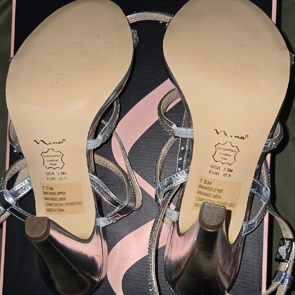 Nina Silver Metallic Heels - Size 7.5 - Picture 4 of 4